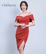 画像1: [韓国製][rinfarre]オープンショルダー・テラコッタ・スリット・タック・アシンメトリー・シンプル・セクシー・オフショルダー・タイト・ミディアムドレス・ワンピース[奈月セナ着用][送料無料] (1)